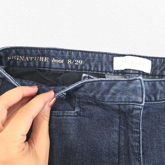 Talbots Signature Bootcut Jeans Dark Wash Blue Stretch Mid-Rise Denim Size 8 29 - Picture 4 of 11